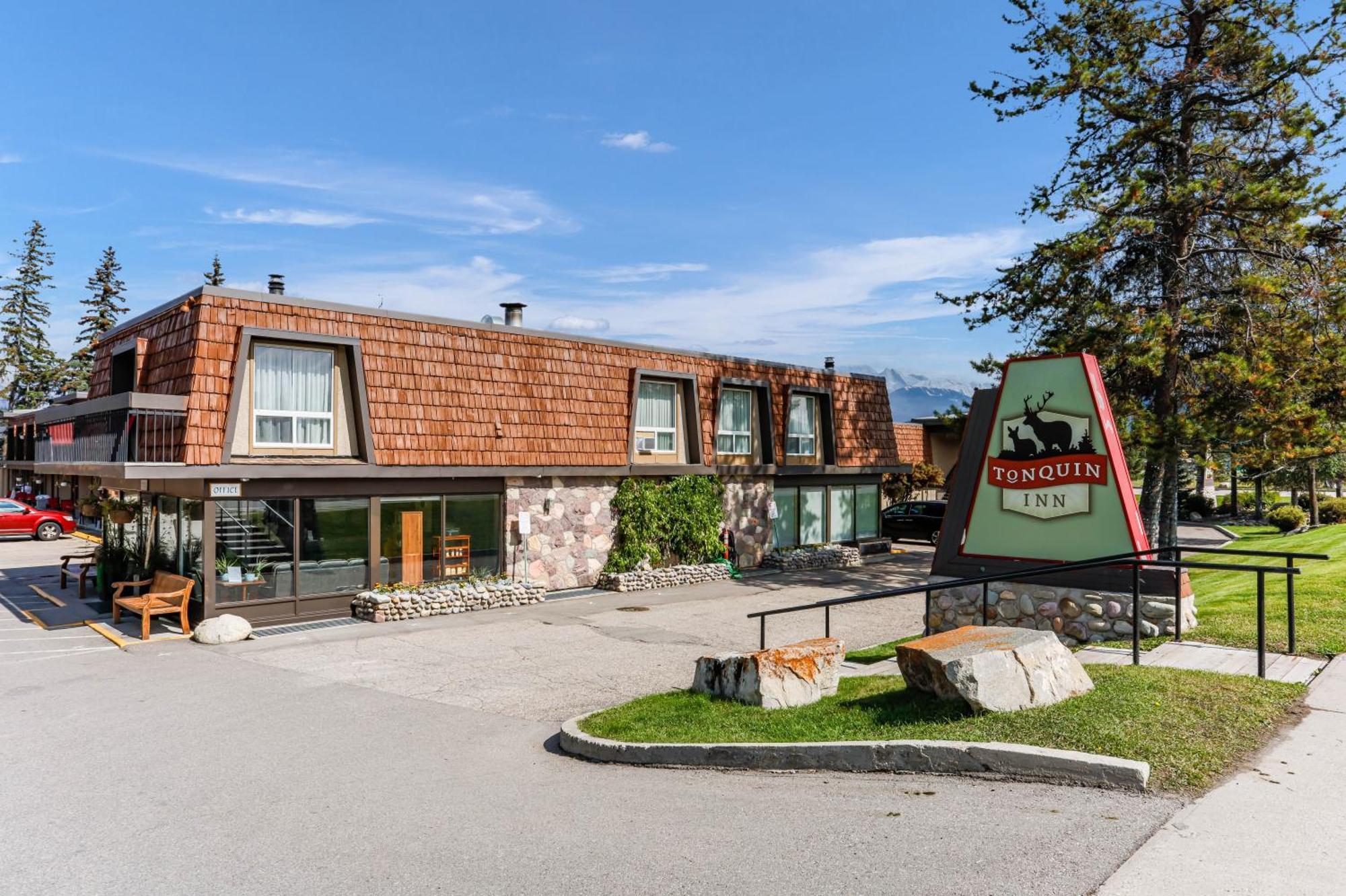Tonquin Inn Jasper Eksteriør bilde