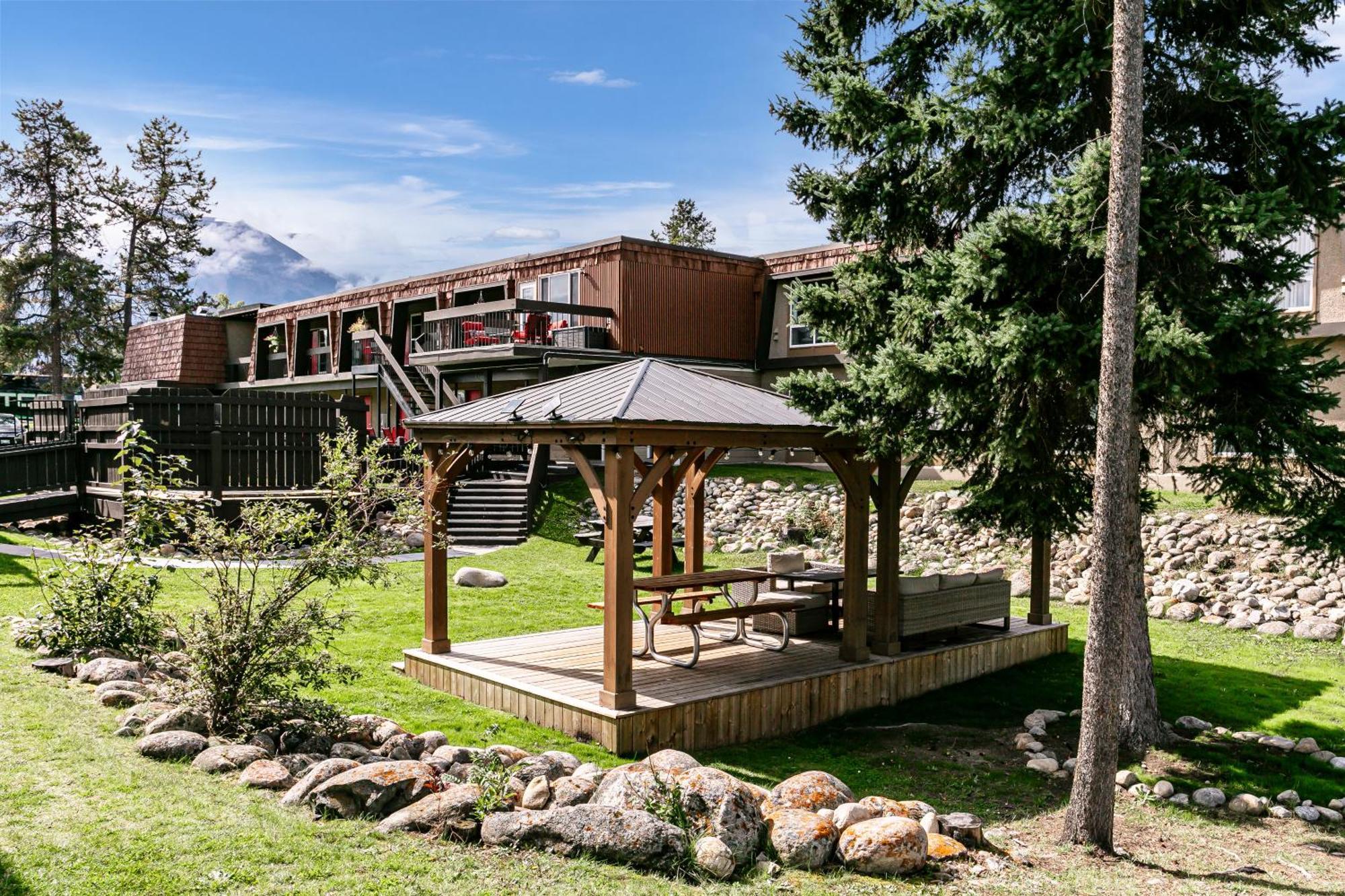 Tonquin Inn Jasper Eksteriør bilde